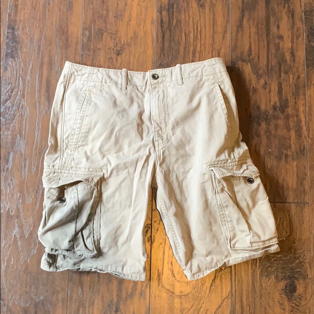 Levi’s Cargo Shorts (Tan)